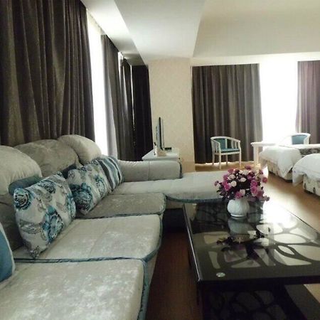Zhenzhou Lantian Business Hotel Женгжо Екстериор снимка